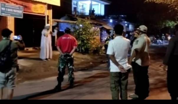 Tangkapan layar video viral pasien positif Covid-19 atau virus corona yang menolak dibawa untuk diisolasi di rumah sakit Mataram, NTB.