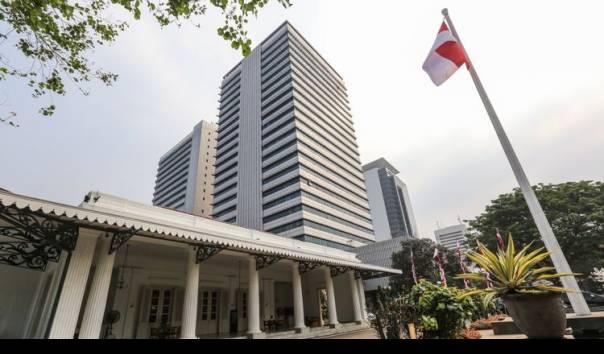 Wanita Paruh Baya Bawa Bensin di Botol Air Mineral, Diduga Hendak Bakar Gedung Balai Kota DKI
