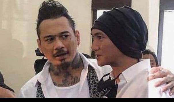 Anji saat menemui Jerinx Pengadilan Negeri Bali