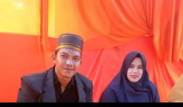 Viral di media sosial, seorang warga menikah di lokasi pengungsian. Akun facebooknya bernama @Ganti Oli Gratis.