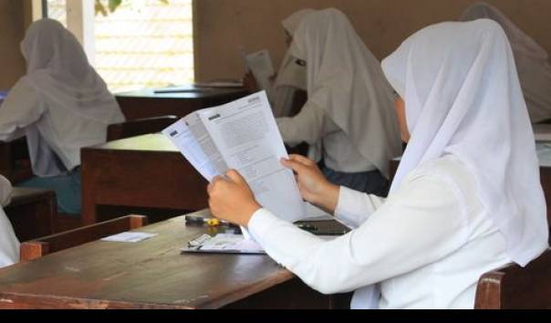 pengakuan-siswi-nonmuslim-di-smkn-2-padang-yang-pakai-jilbab-tak-ada-paksaan-iman-saya-tidak-goyah