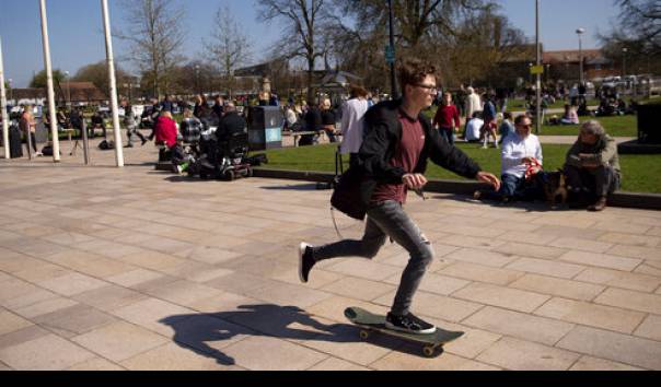 inggris-mulai-uji-coba-pertemuan-massal-berencana-terapkan-paspor-covid-19