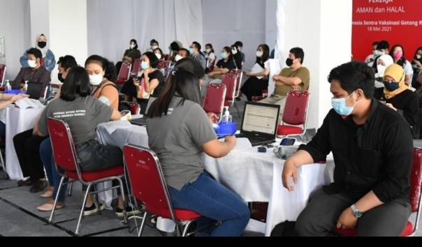 Ingat Perusahaan Tak Boleh Potong Gaji Karyawan Untuk Vaksin Gotong Royong Ingat Perusahaan Tak Boleh Potong Gaji Karyawan Untuk Vaksin Gotong Royong