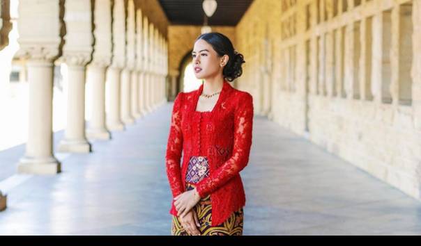 Ini Makna Kebaya Merah Maudy Ayunda Saat Wisuda Di Stanford University