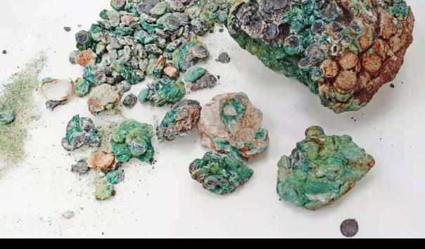 Foto bongkahan koin berusia 1.700 tahun. (Sumber: Xinhua/Otoritas Kepurbakalaan Israel)