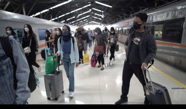 Catat! Belum Vaksin Booster, Penumpang Kereta Api Jarak Jauh Wajib Antigen-PCR Mulai 17 Juli