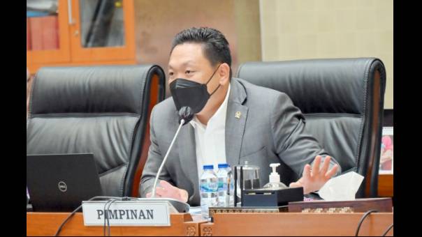 Bicara Pencopotan Baliho Ganjar-Mahfud, Politikus PDI-P: Konsekuensi Anak Presiden Ikut Pilpres