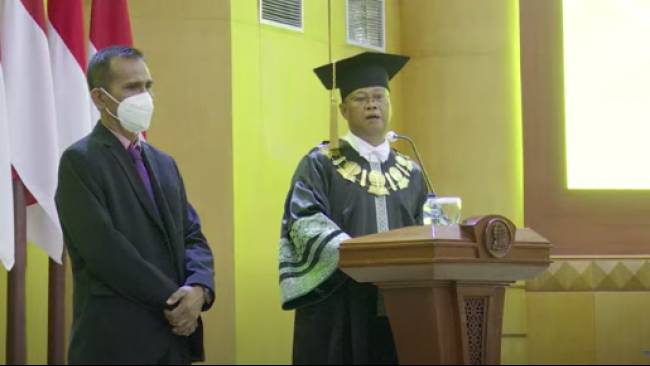 Sambil Menahan Tangis, Rektor UT ke Ayah Brigadir J: Bapak, Semoga ...