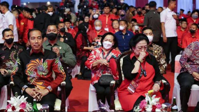 Sindir Relawan, Sekjen PDI-P: Ketika Jokowi Diserang, Bu Mega Paling Kokoh Membela