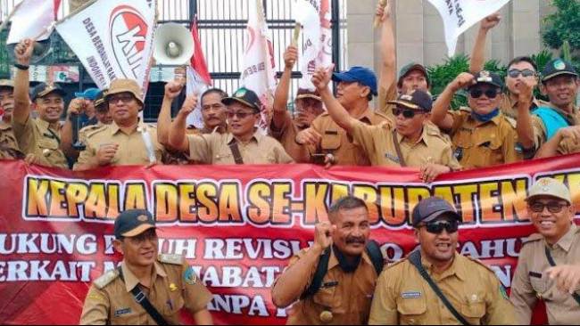 PKB-PDIP Disebut Untung Jika Tuntutan Ribuan Kades Minta Jabatan Diubah 9 Tahun Dikabulkan