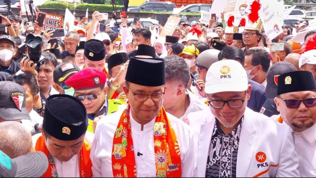 Anies Baswedan Tiba di Markas PKS Disambut Takbir, Siap Dideklarasikan sebagai Capres
