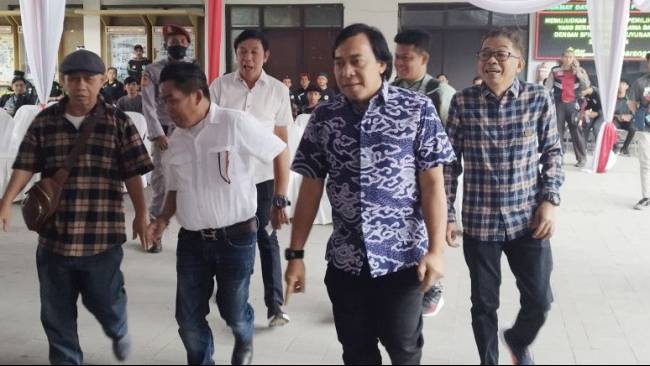 Komeng Daftarkan Diri Jadi Bakal Calon Anggota DPD, Berhasil Kumpulkan 6.000 Dukungan Warga