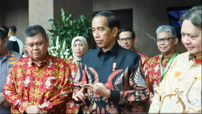 Jokowi Bantah Cawe-cawe dengan Ketua MK soal Putusan Sistem Pemilu: Campur Aduk Gitu Enggak Pernah