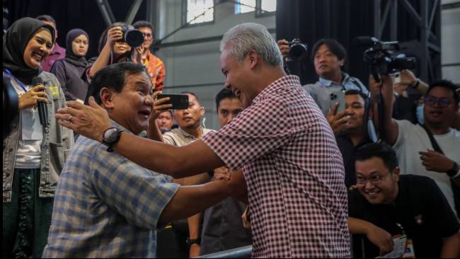 Ganjar-Prabowo Berpelukan, Sampaikan Pesan Politik Kekeluargaan Jaga Persaudaraan