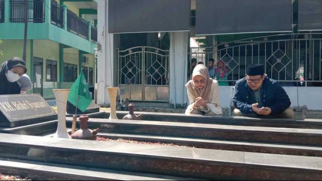 Jelang Deklarasi, Cak Imin Ziarah ke Makam Kakek Buyutnya di Jombang