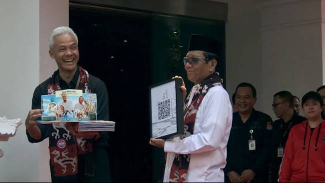 Mahfud Bawa QR Code Dibingkai Kaca saat Pendaftaran Capres-Cawapres, Apa Isinya