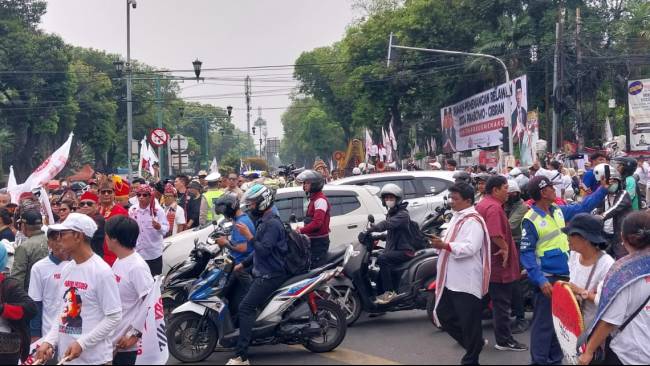 Rombongan Prabowo-Gibran Terus Berdatangan, Lalu Lintas Sekitar KPU Macet