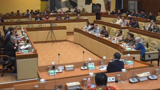 DPR Pertanyakan Keabsahan Peraturan KPU saat Pendaftaran Capres-Cawapres