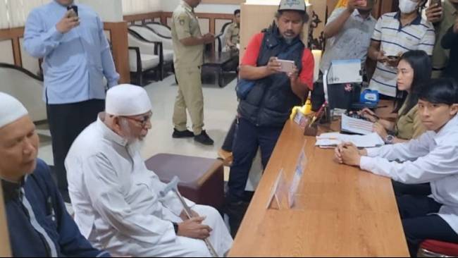 Abu Bakar Ba asyir Kunjungi Gibran, Titip Surat untuk Prabowo dan Surati Capres Lain