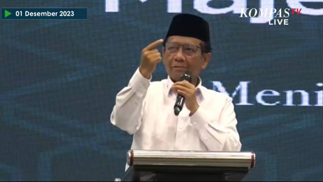Mahfud MD Tanggapi soal Pose 2 Jari dari Mobil Presiden: Tanyakan ke Pak Jokowi
