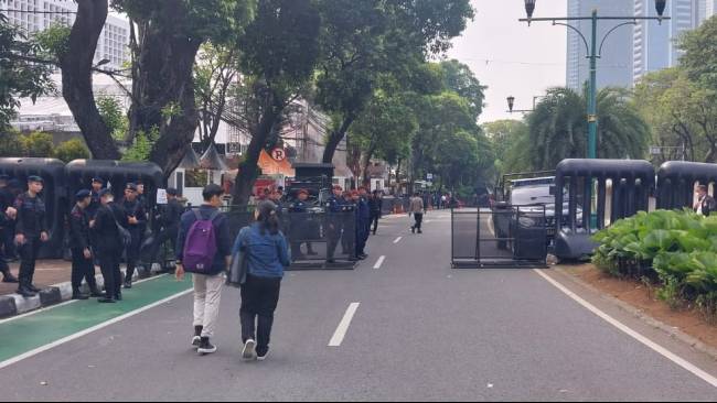 Jelang Debat Pilpres 2024, Polisi Sterilkan Jalan Depan Kantor KPU RI, Mulai Muncul Kemacetan