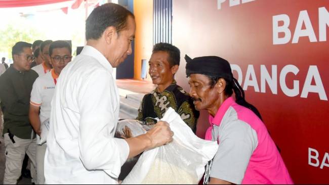 JK soal Jokowi Beri Bansos: Kalau Dikasih di Pinggir Jalan, Pasar, Kumpulan Orang Itu Langgar Aturan