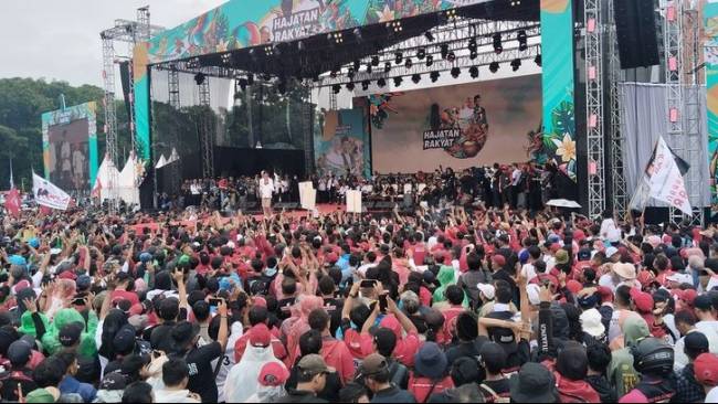 Kampanye di Bandung, Ganjar Serukan Menang Hattrick Pilpres, Mega Ajak Berjuang agar Satu Putaran