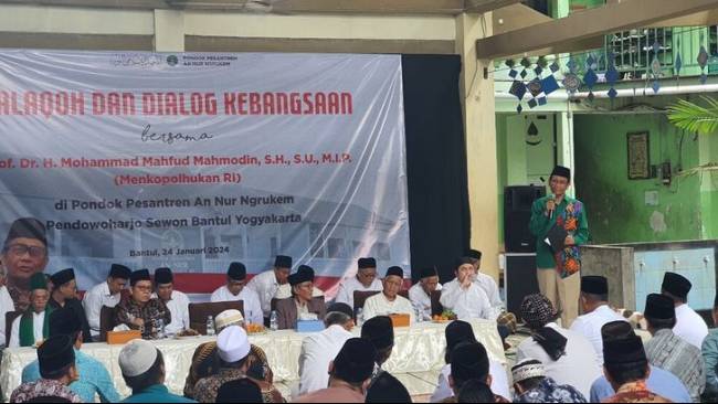 Di Hadapan Santri, Mahfud MD Sebut Nabi Ajarkan Pilih Pemimpin Bukan yang Minta Dipilih