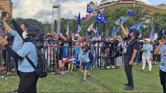 Ratusan Anak Pakai Atribut Kampanye di Kirab Prabowo-Gibran, Bawaslu Tegur Orang Tua