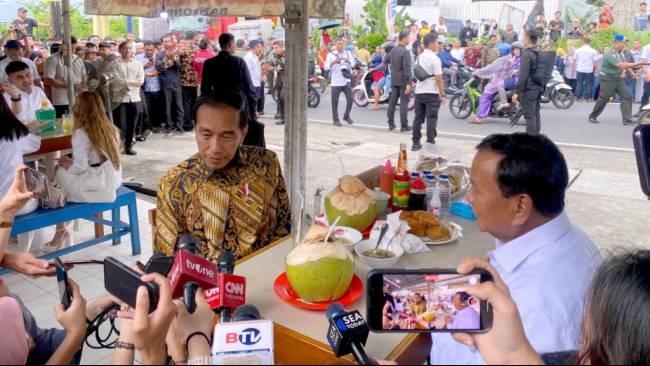 Anies Sorot Momen Jokowi Makan Bareng Prabowo, Teringat Era Orde Baru yang Berpihak