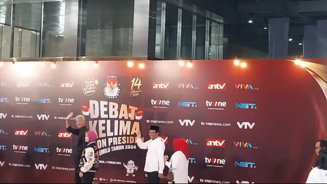 Jadi yang Pertama, Ganjar-Mahfud Tiba di JCC Senayan untuk Hadiri Debat Capres Terakhir Pilpres 2024
