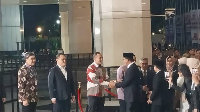 Kompak Kenakan Jas Warna Hitam, Anies-Cak Imin Tiba di JCC Senayan Hadiri Debat Capres Terakhir