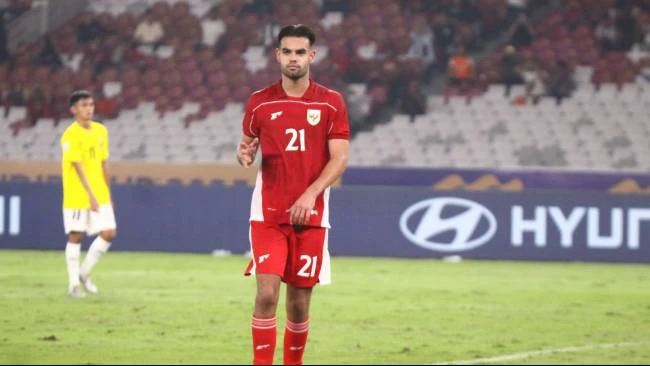 Jens Raven melakukan selebrasi usai cetak gol ke-2 bagi Timnas Indonesia dalam laga AFF U23 Indonesia vs Brunei Darussalam di Stadion Gelora Bung Karno, Jakarta, Selasa (15/7). 
