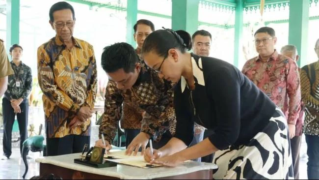 Raja Jogja Saksikan Penandatangan Kerja Sama KAI soal Pemanfaatan Lahan Kraton Ngayogyakarta