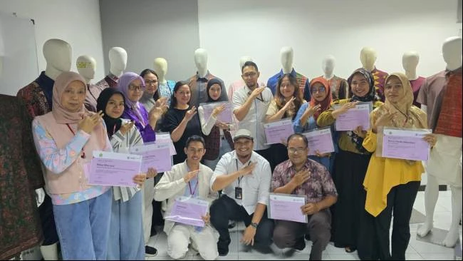 Dukung UMKM Wastra Kalimantan Tembus Pasar Nasional, PTPN IV Regional V Fasilitasi Pelatihan Fashion