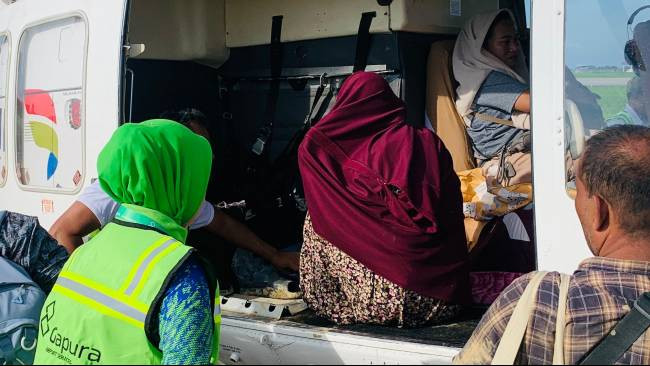 Kerahkan-Penerbangan-Pelita-Air,-Pertamina-Salurkan-Bantuan-Logistik-dan-Evakuasi-Pekerja-di-Wilayah-Terdampak-Bencana