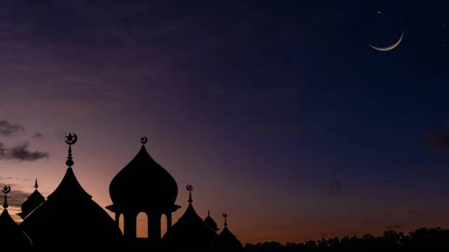 Jam Rajab Malam 1 Rajab 2025/1447 Hijriah Mulai Jam Berapa? Ini Jadwal dan Amalannya