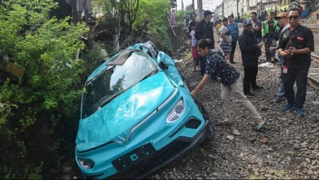 Fakta-Fakta 2 Insiden Taksi Green SM Terlibat Kecelakaan dengan Kereta di Bekasi dan Jakarta