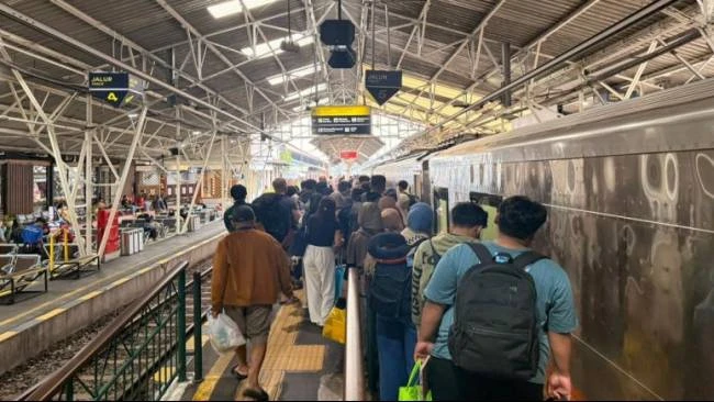 Bandara Ditutup, Penumpang Kereta Tujuan Surabaya dan Yogyakarta Meningkat Signifikan