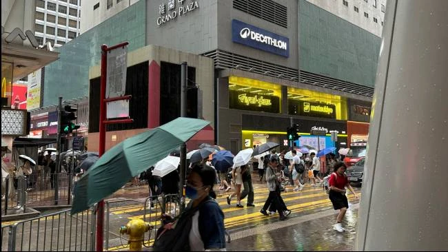 Badai Noul Melanda China Selatan dan Hong Kong, Berdampak Signifikan pada Penerbangan