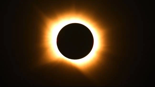 Photo: kompas.tv Total Solar Eclipse 2026: Rare Celestial Event Captivates Europe