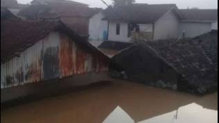 9-285-rumah-di-kabupaten-bandung-terendam-banjir-ratusan-warga-mengungsi