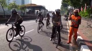 sambut-hut-polwan-ke-72-polisi-wanita-ajak-warga-tertib-bersepeda-dan-disiplin-protokol-kesehatan