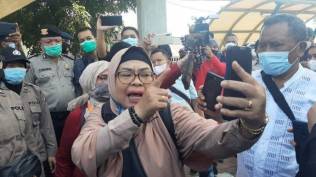 polisi-kerahkan-1-388-personel-gabungan-tni-polri-amankan-sidang-rizieq-shihab-di-pn-jaktim