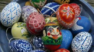 amankah-memakan-telur-paskah-yang-dicat-warna-warni-simak-penjelasannya