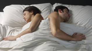 6-posisi-tidur-ini-menunjukkan-kondisi-hubungan-dengan-pasangan