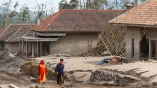 prajurit-kostrad-tangkap-penjarah-rumah-korban-erupsi-gunung-semeru-pelaku-diteriaki-maling