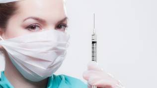 30-ribu-dosis-vaksin-di-lamongan-jelang-kedaluarsa-bupati-harap-bisa-disalurkan-ke-daerah-lain