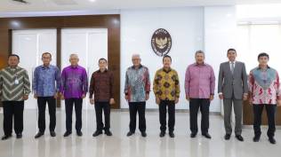 kementeran-kelautan-dan-perikanan-gagas-operasi-laut-bersama-malaysia-perangi-ilegal-fishing