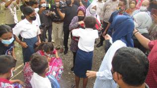 wujud-kepedulian-pembaca-kompas-membangun-rumah-warga-terdampak-badai-seroja-di-kupang